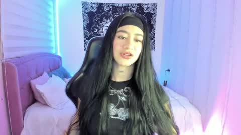 Snapshot of camiilaatorres chatting on 10.02.25 camila online show from 10.02.25