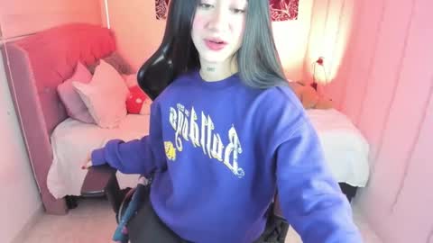 Snapshot of camiilaatorres chatting on 10.06.25 camila online show from 10.06.25