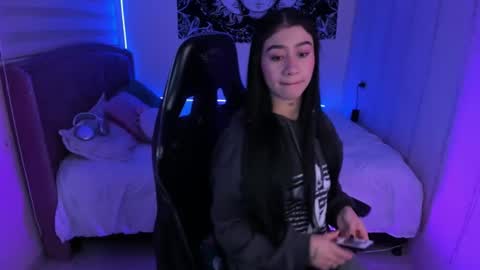 Snapshot of camiilaatorres chatting on 10.16.25 camila online show from 10.16.25