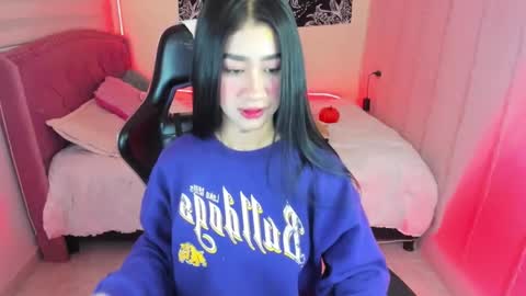 Snapshot of camiilaatorres chatting on 10.17.25 camila online show from 10.17.25