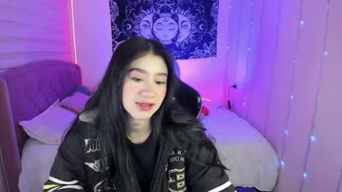 Snapshot of camiilaatorres chatting on 10.21.25 camila online show from 10.21.25