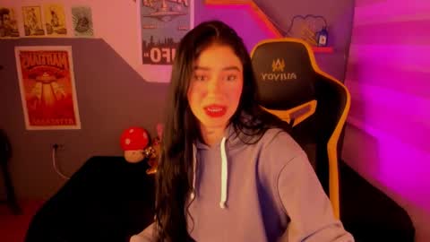 Snapshot of camiilaatorres chatting on 10.30.25 camila online show from 10.30.25