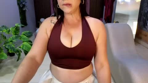 Snapshot of camil_milfdream chatting on 04.25.26 Camil online show from 04.25.26