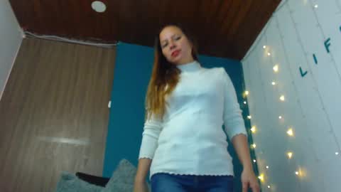 Snapshot of camila_delarosa chatting on 12.21.24 camila online show from 12.21.24