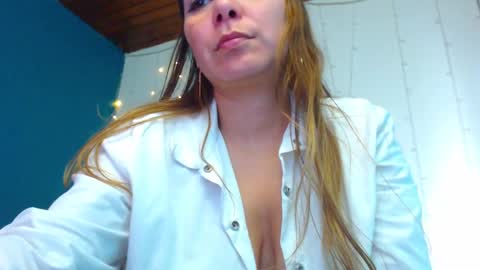 Snapshot of camila_delarosa chatting on 12.27.24 camila online show from 12.27.24