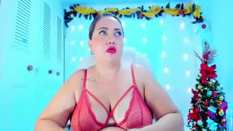 Snapshot of camilaa_foxxx chatting on 12.17.24 camilaa foxxx online show from 12.17.24