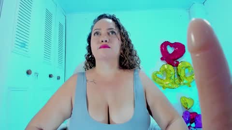 Snapshot of camilaa_foxxx chatting on 02.13.25 camilaa foxxx online show from 02.13.25