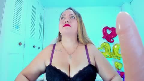 Snapshot of camilaa_foxxx chatting on 02.16.25 camilaa foxxx online show from 02.16.25