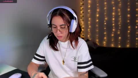 Snapshot of camilaalee chatting on 10.29.25 CAMILAA LEE online show from 10.29.25