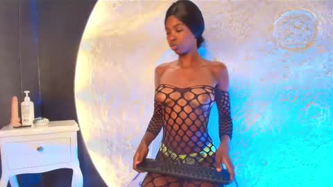 C A M I L A  online show from 10.10.25