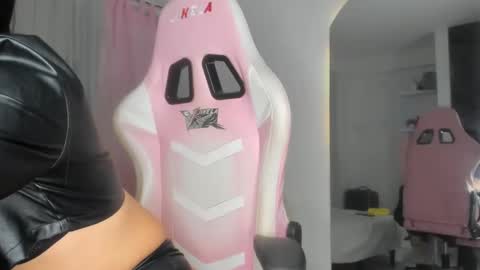 camilagomez_ch online show from 12.14.24