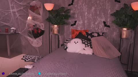 Snapshot of camilalovers01 chatting on 10.19.25 online show from 10.19.25