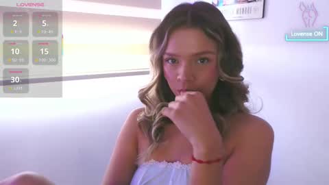 Camila Monroee  online show from 10.08.25