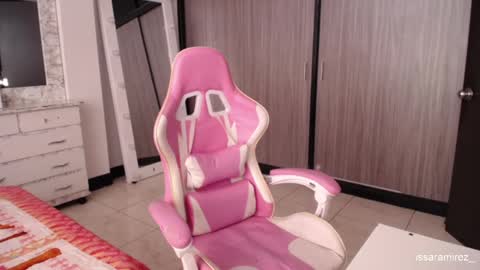 X IGcamiryan01 online show from 11.21.25