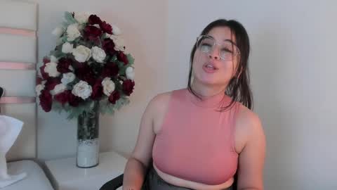 Snapshot of camilasofiia chatting on 12.12.24 Camila online show from 12.12.24