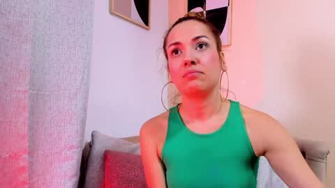 Snapshot of camilawm19 chatting on 02.01.25 Camila online show from 02.01.25
