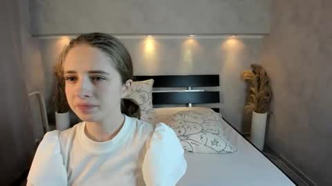 Snapshot of camilla_kelly chatting on 10.27.25 Camilla online show from 10.27.25