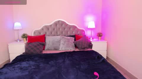 Snapshot of camilladreamer chatting on 10.15.25 camilladreamer online show from 10.15.25