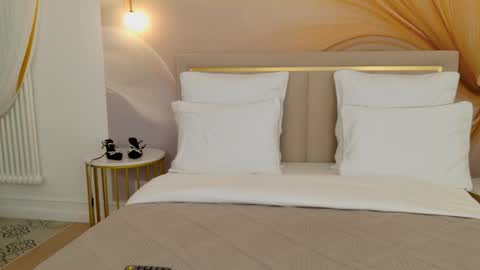 Snapshot of camillalarson chatting on 09.19.25 Camilla online show from 09.19.25