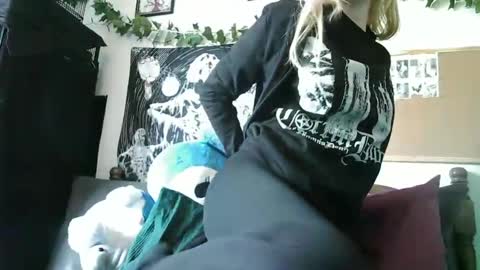 Snapshot of camille_deville chatting on 01.12.25 Camille Deville online show from 01.12.25