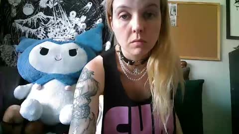Snapshot of camille_deville chatting on 01.19.25 Camille Deville online show from 01.19.25