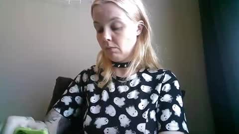 Snapshot of camille_deville chatting on 02.24.25 Camille Deville online show from 02.24.25