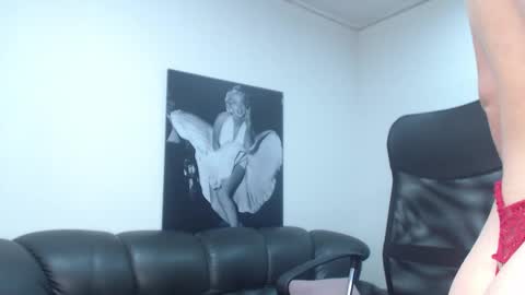 Snapshot of camille_diaz19 chatting on 10.24.25 Camille online show from 10.24.25