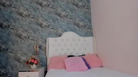 C A M I L L E N    Help me get to the top online show from 02.02.25