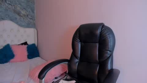 C A M I L L E N    Help me get to the top online show from 02.09.25