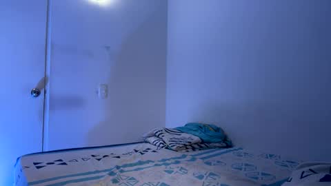 Snapshot of camilo_contre21 chatting on 02.04.25 camilo_contre21 online show from 02.04.25