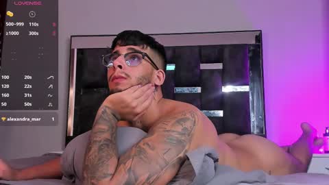   INDEPENDENT MODEL online show from 02.19.25