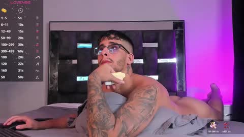   INDEPENDENT MODEL online show from 02.23.25