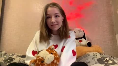 Snapshot of camimartinis chatting on 09.15.25 Milana Stone online show from 09.15.25