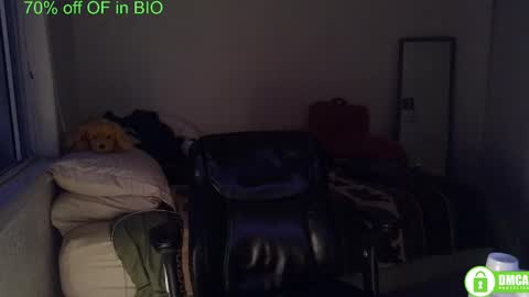 Snapshot of canadianstud18 chatting on 02.20.25 Devon online show from 02.20.25