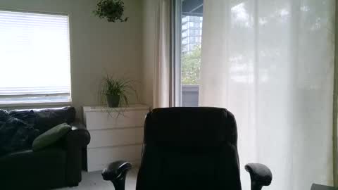 Snapshot of canadianstud18 chatting on 03.11.25 Devon online show from 03.11.25