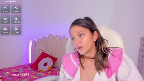 Snapshot of candase_ chatting on 12.20.24 Candase online show from 12.20.24