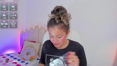 Snapshot of candase_ chatting on 01.08.25 Candase online show from 01.08.25