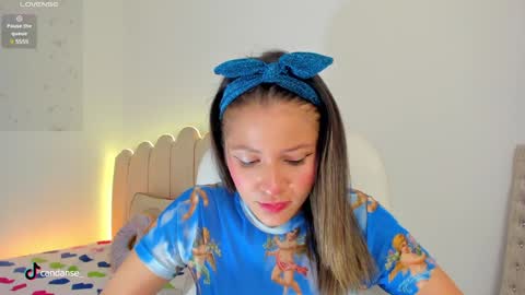 Snapshot of candase_ chatting on 02.01.25 Candase online show from 02.01.25