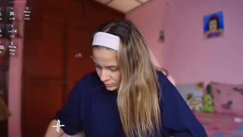 Snapshot of candase_ chatting on 10.30.25 Candase online show from 10.30.25