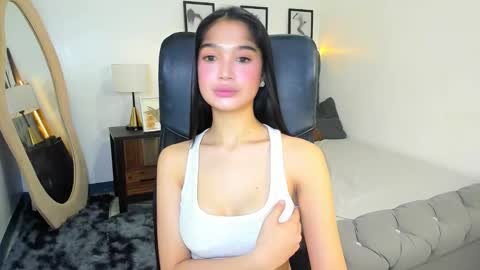 Snapshot of candiceferragamo chatting on 10.21.25 candiceferragamo online show from 10.21.25