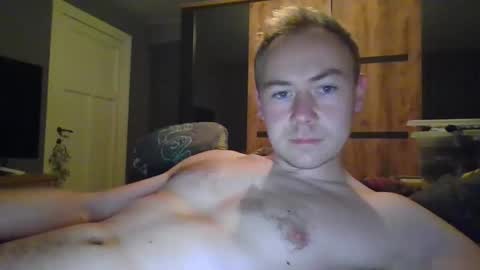 Snapshot of candy_boy_xoxo chatting on 10.21.25 candy_boy_xoxo online show from 10.21.25