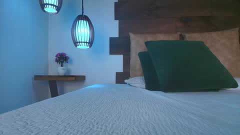 Snapshot of candy_feett chatting on 10.17.25 Jolie online show from 10.17.25