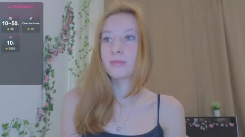 Snapshot of candy_flosse chatting on 09.15.25 candy_flosse online show from 09.15.25