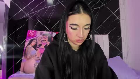 Snapshot of candy_leila3 chatting on 10.11.25 Leila online show from 10.11.25