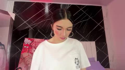 Snapshot of candy_leila3 chatting on 11.05.25 Leila online show from 11.05.25