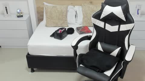 CANDY online show from 10.13.25