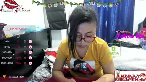 Snapshot of candy_val chatting on 12.12.24 candy_val online show from 12.12.24