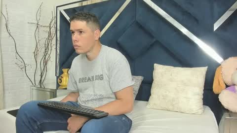 Snapshot of candyandsteven chatting on 09.25.25 candyandsteven online show from 09.25.25