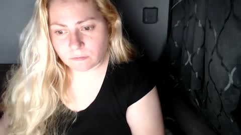 Laura online show from 01.11.25
