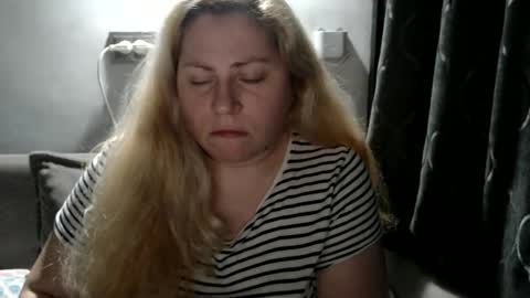 Laura online show from 01.12.25